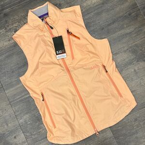 5.11 Tactical Women Cascadia Windbreaker Vest Peach‎ Size Small Packable (586)